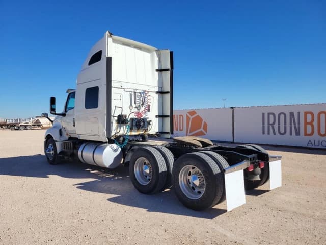 Image of International LT625 equipment image 2