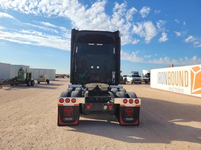 Image of International LT625 equipment image 3