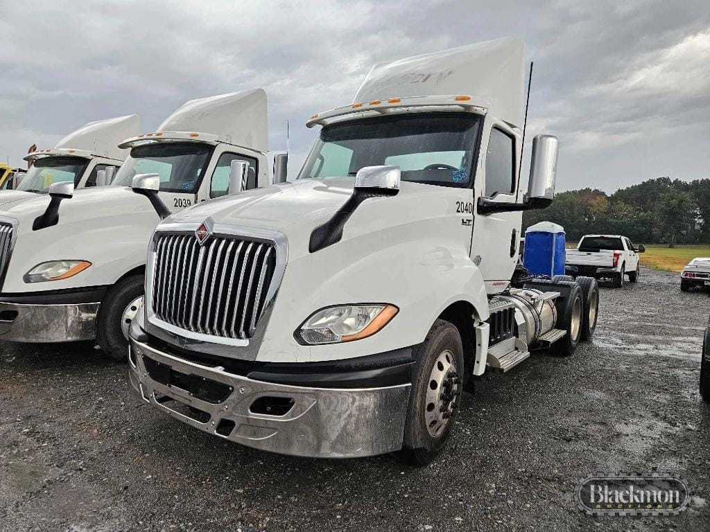 2019 International LT625 Equipment Image0