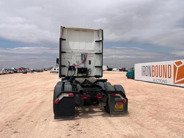 Image of International LT625 equipment image 3