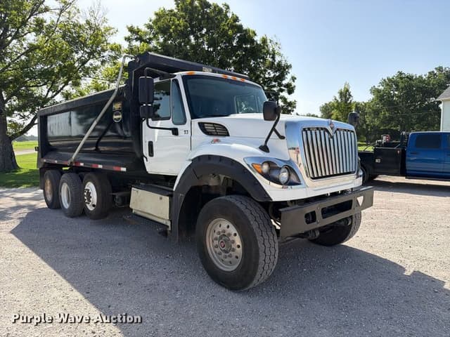 Image of International WorkStar 7600 equipment image 2