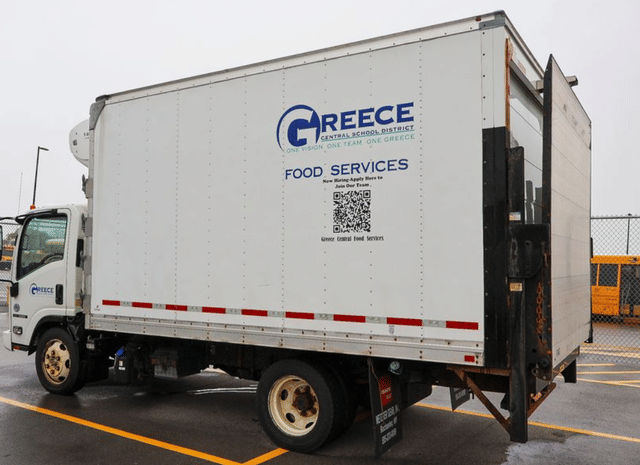 Image of Isuzu NQR equipment image 2