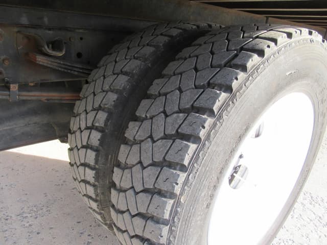 Image of Isuzu NQR equipment image 4