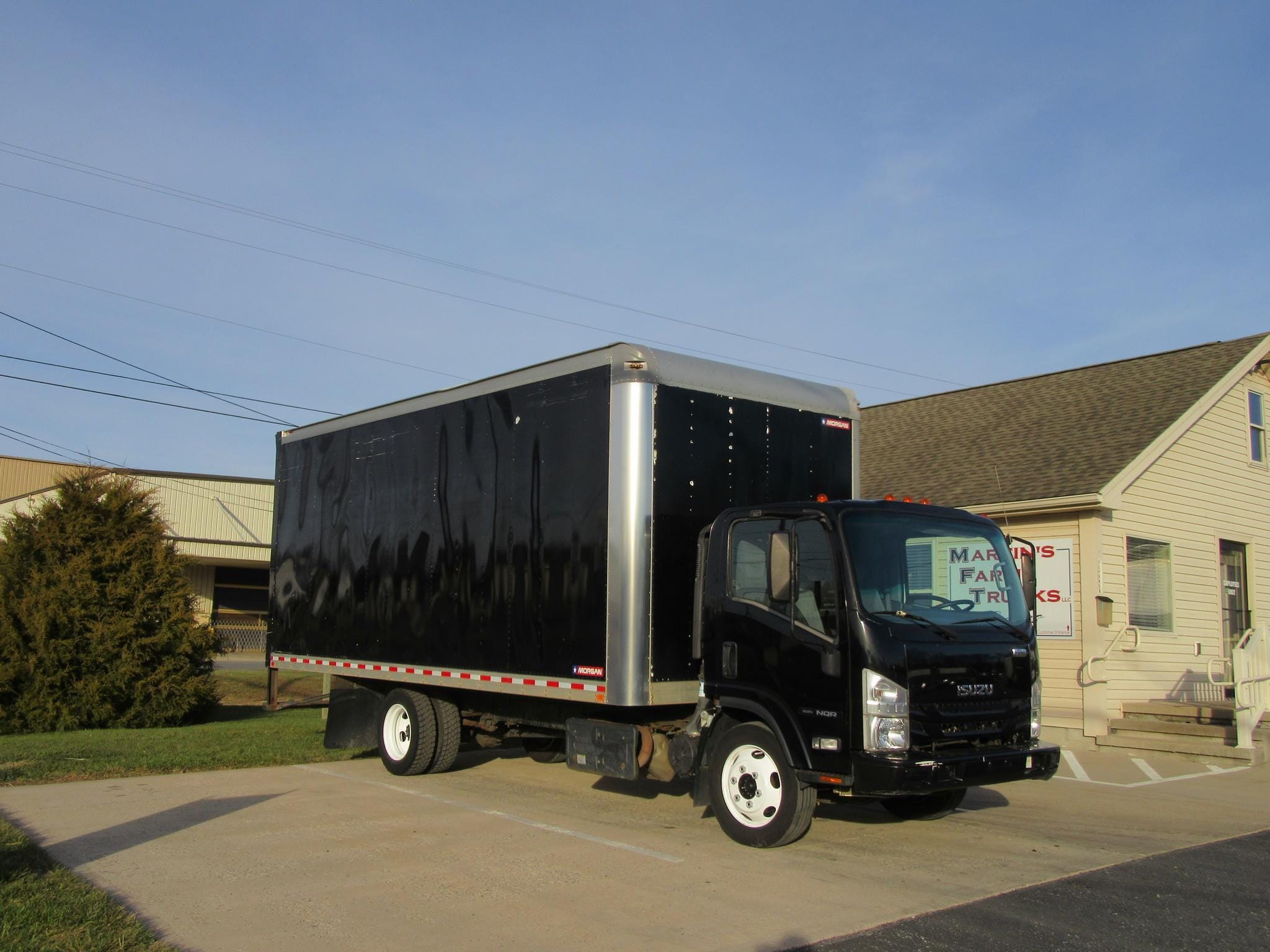 2019 Isuzu NQR Equipment Image0