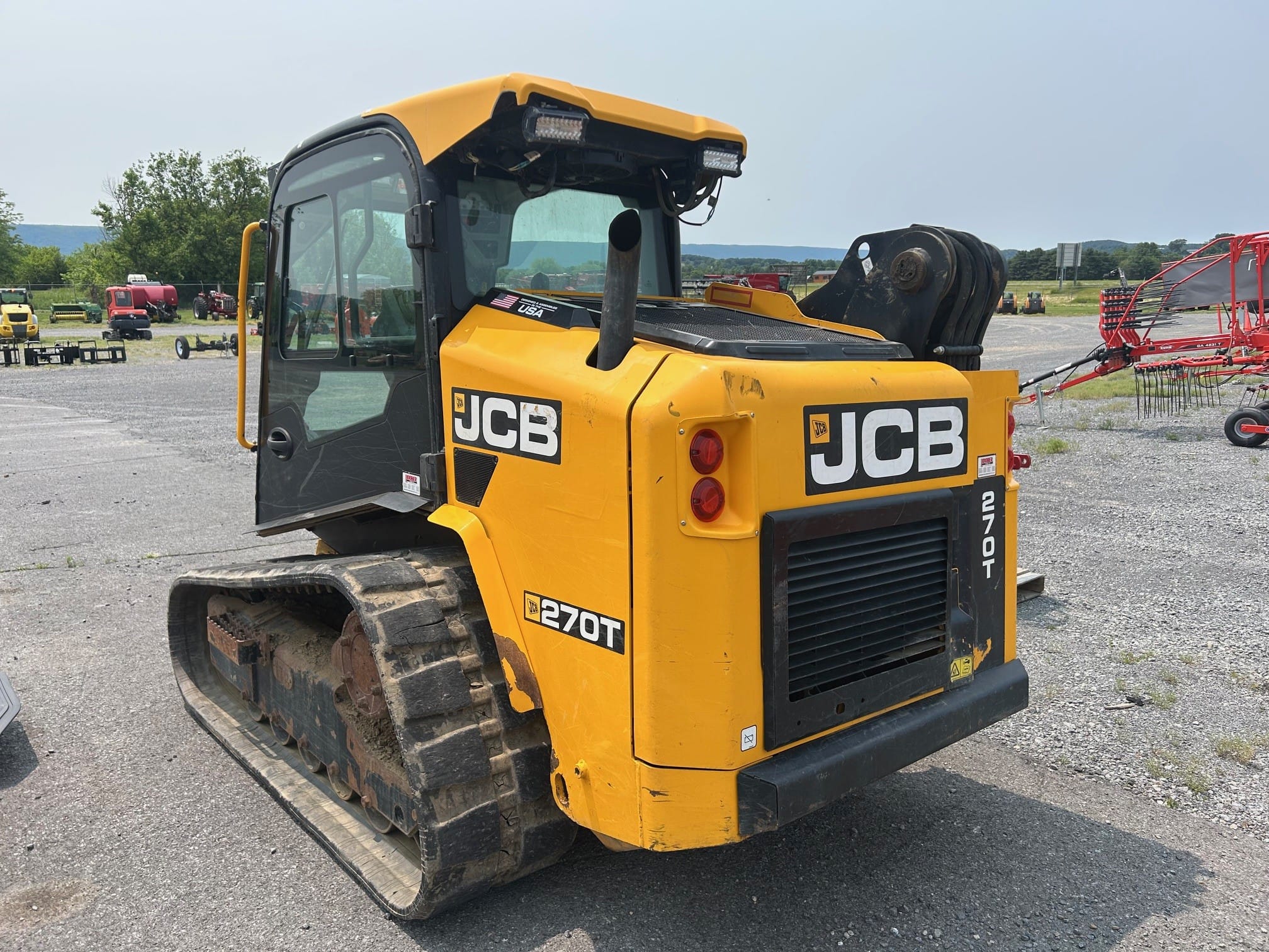 2019 JCB 270T Equipment Image0