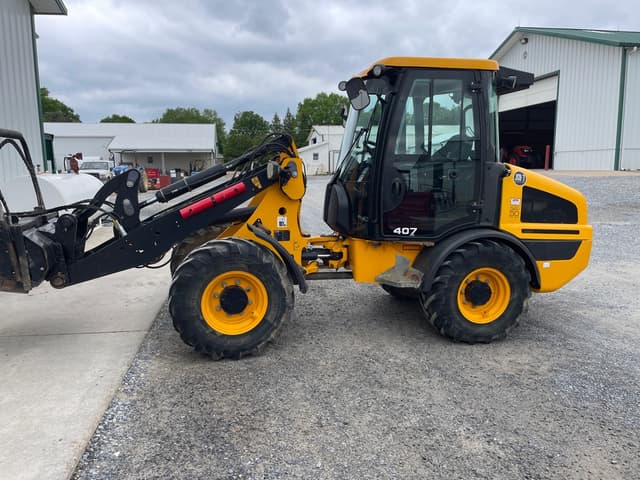 Image of JCB 407 Agri equipment image 2