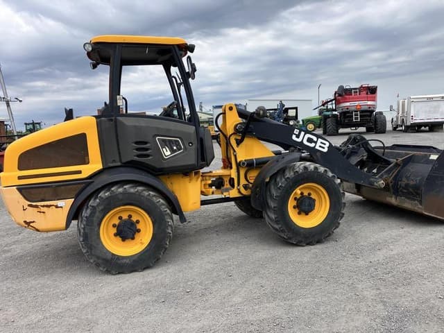 Image of JCB 409 equipment image 1