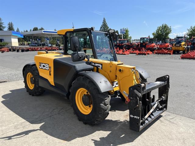 Image of JCB 525-60 Agri Plus equipment image 2