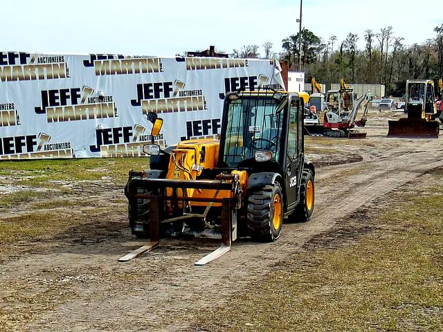 Image of JCB 525-60 equipment image 1