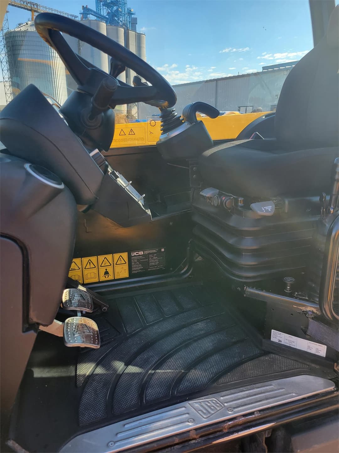 Image of JCB 541-70 Agri Plus Image 1