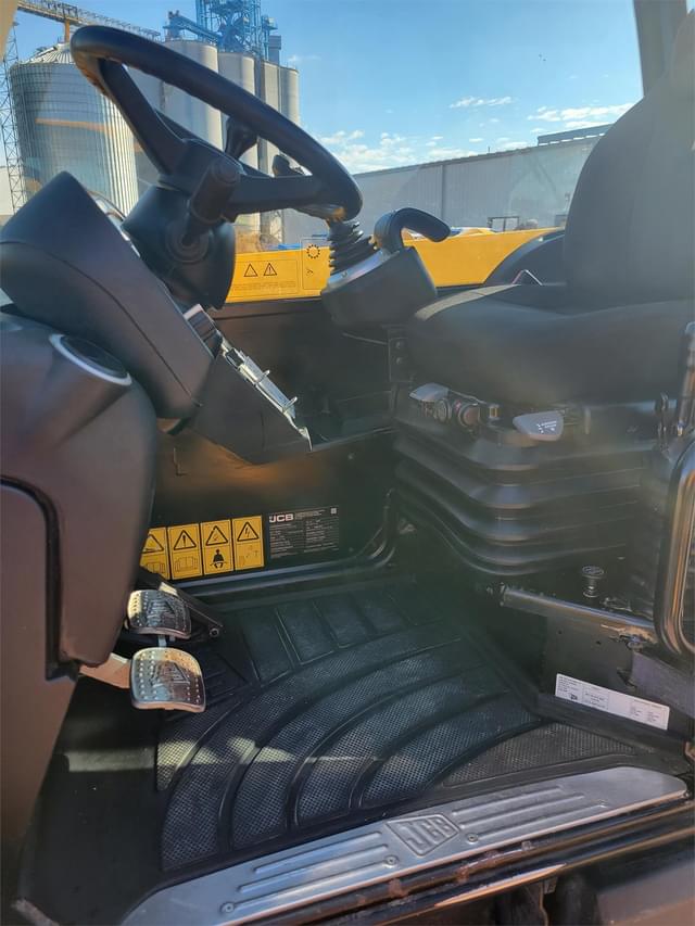 Image of JCB 541-70 Agri Plus equipment image 3