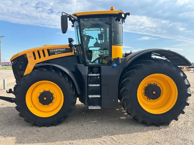 Image of JCB Fastrac 8330 equipment image 1