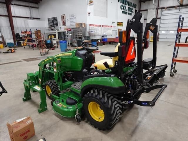 Image of John Deere 1025R equipment image 3