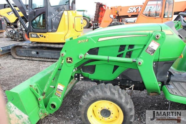 Image of John Deere 3025E equipment image 4