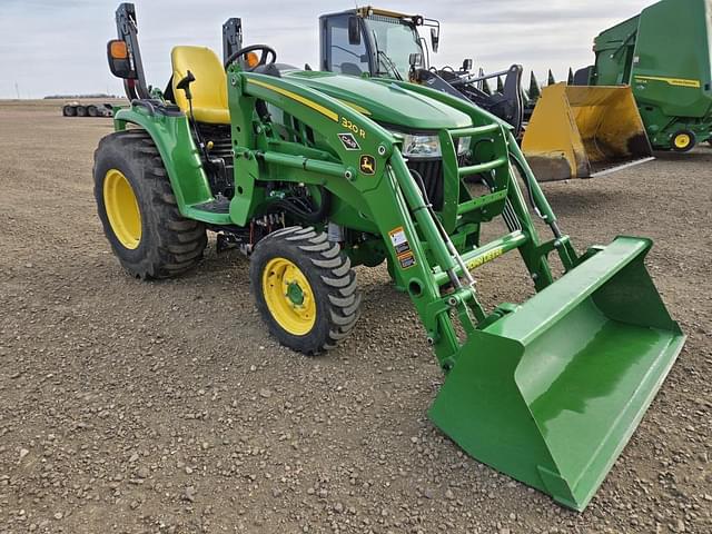 Image of John Deere 3046R equipment image 3