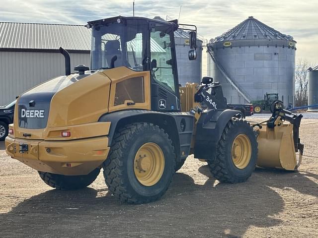 Image of John Deere 344L equipment image 4