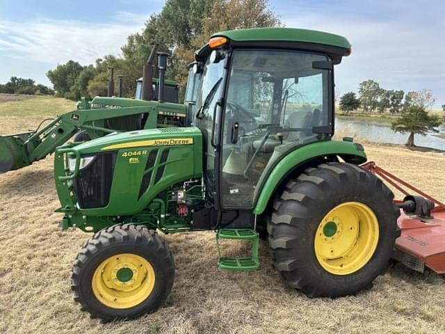 Image of John Deere 4044R equipment image 2