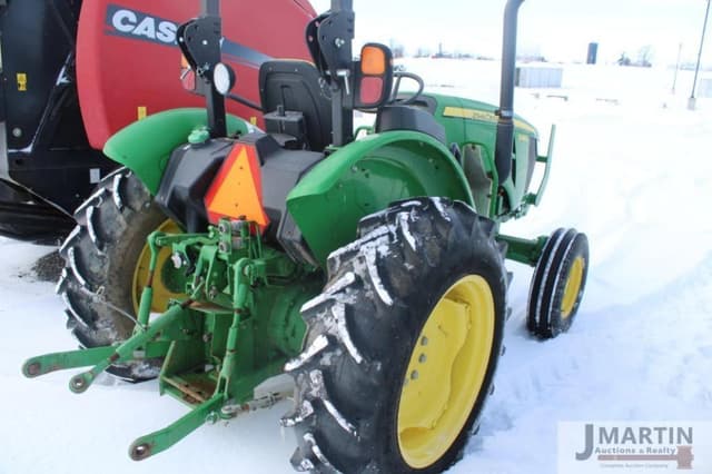 Image of John Deere 5045E equipment image 2