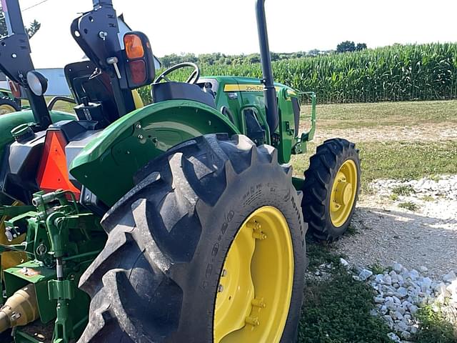 Image of John Deere 5065E equipment image 2