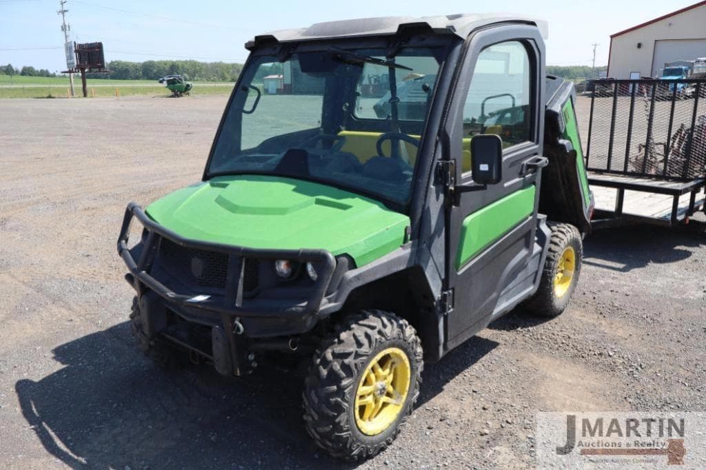 Image of John Deere XUV 835M Primary image