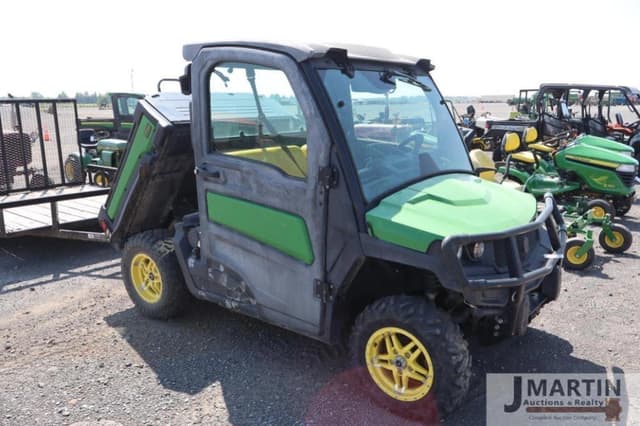 Image of John Deere XUV 835M equipment image 1