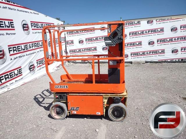 Image of JLG 1230ES equipment image 3