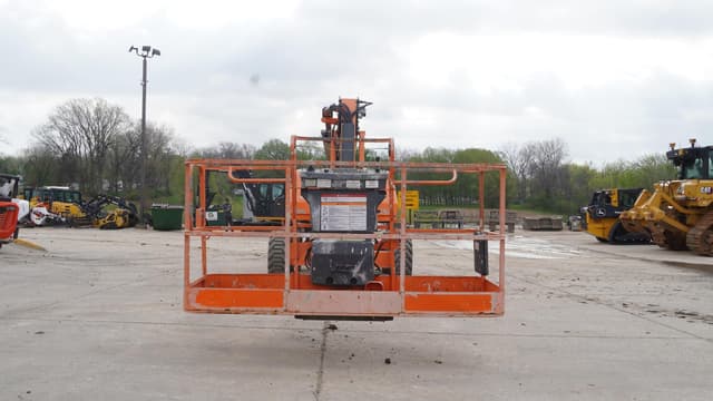 Image of JLG 660SJ equipment image 2