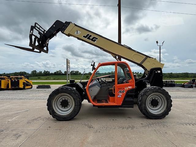 Image of JLG 742 equipment image 2