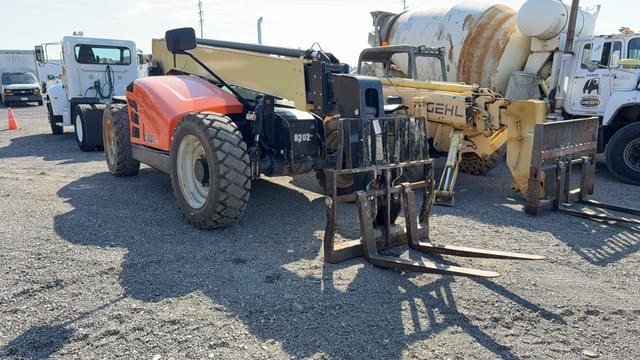 Image of JLG 742 equipment image 2