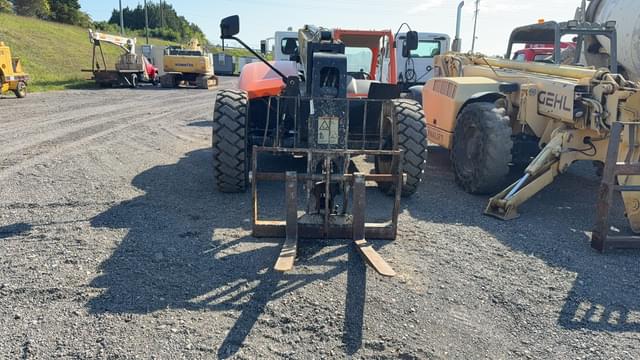 Image of JLG 742 equipment image 1