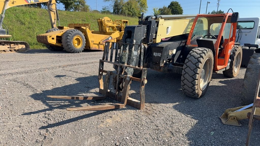 2019 JLG 742 Equipment Image0