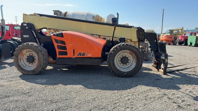 Image of JLG 742 equipment image 3