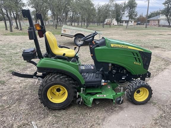 Image of John Deere 1023E equipment image 4