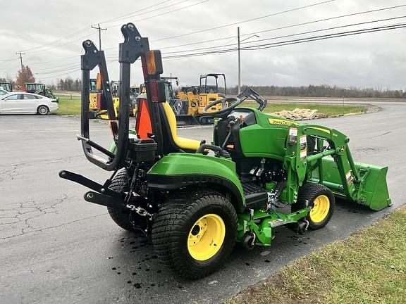 Image of John Deere 1023E equipment image 4