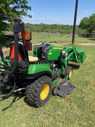 Image of John Deere 1023E equipment image 3