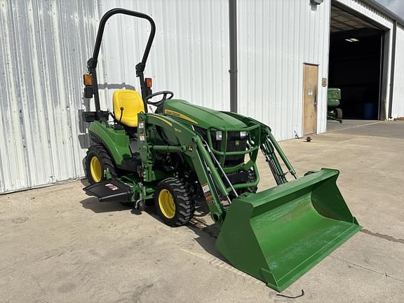 Image of John Deere 1023E equipment image 4