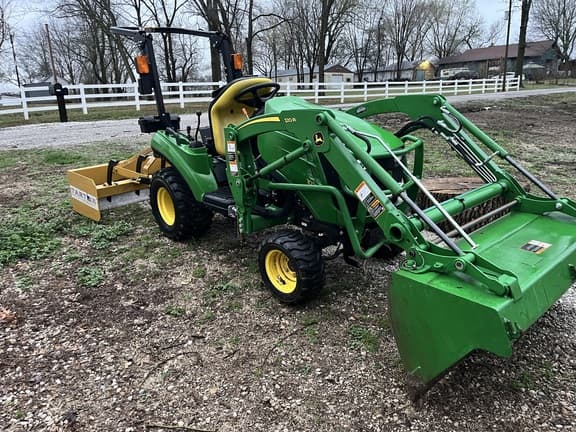 Image of John Deere 1023E equipment image 4