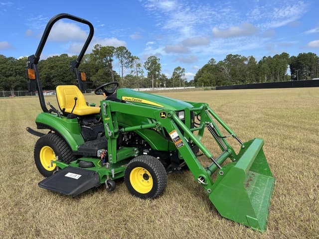 Image of John Deere 1023E equipment image 3