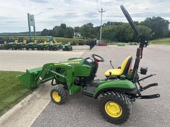 Image of John Deere 1023E equipment image 3