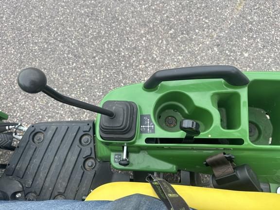 Image of John Deere 1023E equipment image 4