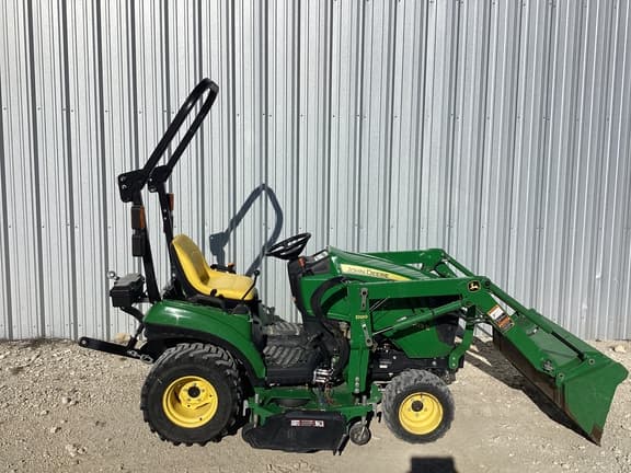 Image of John Deere 1023E equipment image 3