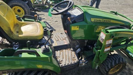 Image of John Deere 1023E equipment image 2