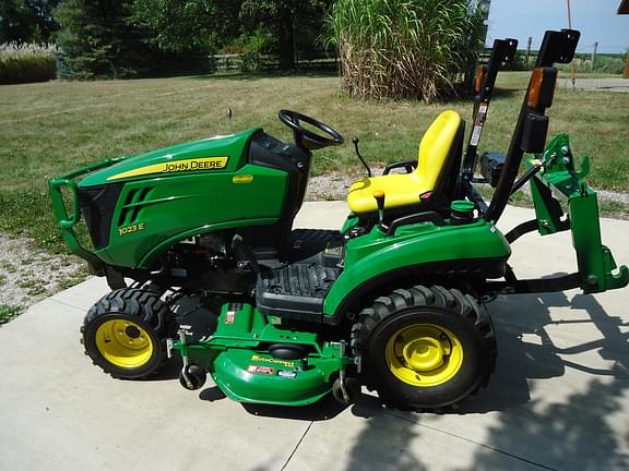 Image of John Deere 1023E equipment image 2