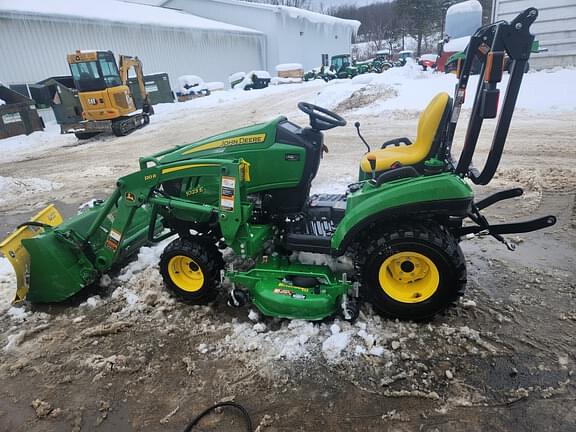 Image of John Deere 1023E equipment image 3