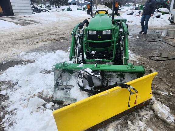 Image of John Deere 1023E equipment image 4