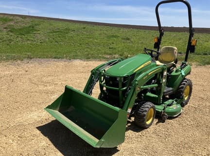 Image of John Deere 1023E equipment image 2