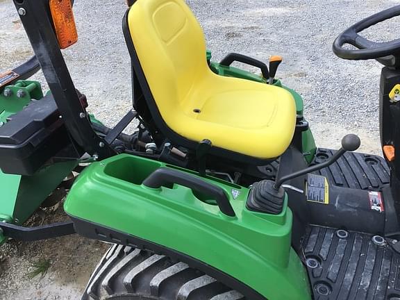 Image of John Deere 1023E equipment image 3