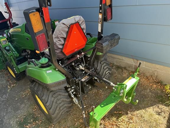 Image of John Deere 1023E equipment image 3