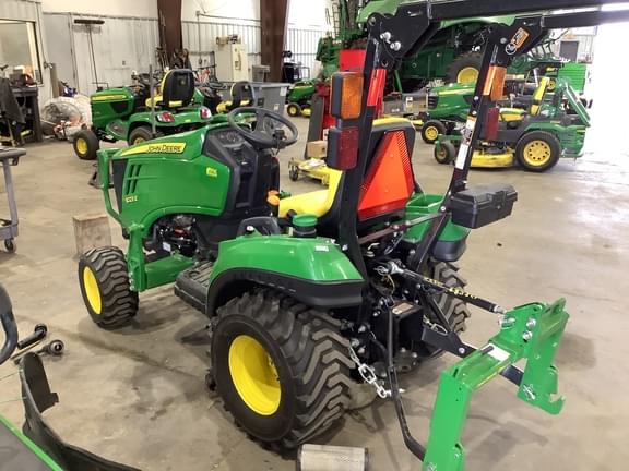 Image of John Deere 1023E equipment image 3