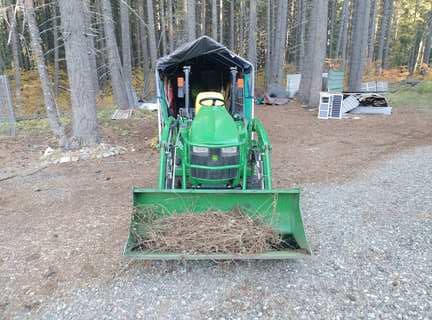 Image of John Deere 1023E equipment image 3
